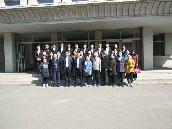 2.经管学院领导、学徒制成员及企业代表合影.jpg